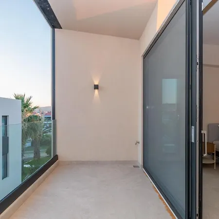 Villa Sithoniars Luxury Three Floors With Private Pool & Garden