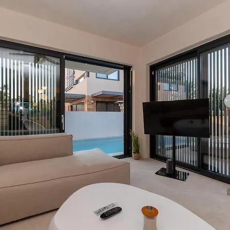 Villa Sithoniars Luxury Three Floors With Private Pool & Garden *