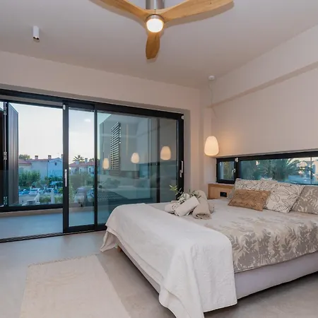 Sithoniars Luxury Three Floors With Private Pool & Garden *