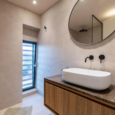 Villa Sithoniars Luxury Three Floors With Private Pool & Garden *