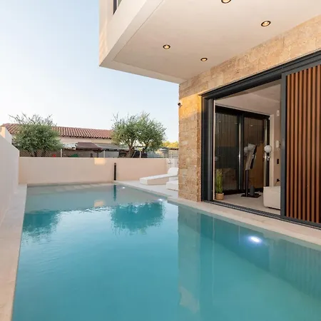 Sithoniars Luxury Three Floors With Private Pool & Garden *