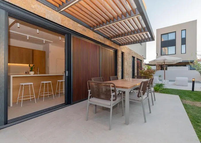 Sithoniars Luxury Three Floors With Private Pool & Garden *