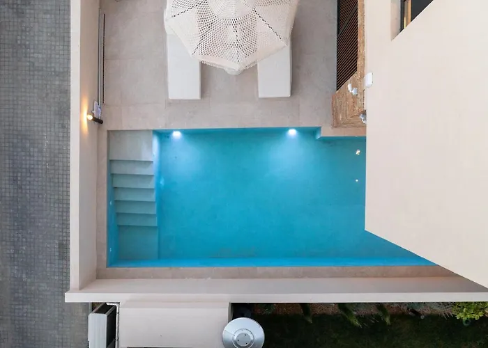 Villa Sithoniars Luxury Three Floors With Private Pool & Garden