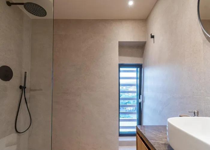 Villa Sithoniars Luxury Three Floors With Private Pool & Garden