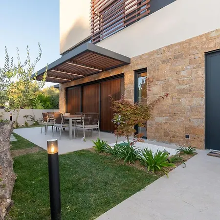 Sithoniars Luxury Three Floors With Private Pool & Garden Nikiti (Sithonia)