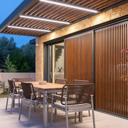 Sithoniars Luxury Three Floors With Private Pool & Garden ניקיטי