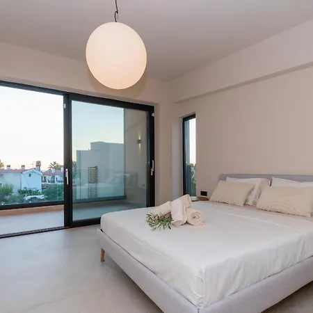 Villa Sithoniars Luxury Three Floors With Private Pool & Garden *