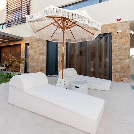 Villa Sithoniars Luxury Three Floors With Private Pool & Garden *
