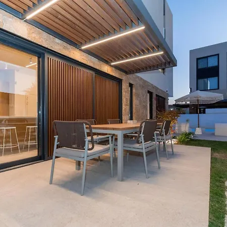 Sithoniars Luxury Three Floors With Private Pool & Garden * ניקיטי