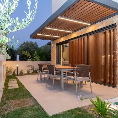 Villa Sithoniars Luxury Three Floors With Private Pool & Garden *