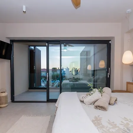 Sithoniars Luxury Three Floors With Private Pool & Garden