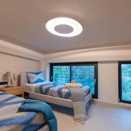 Villa Sithoniars Luxury Three Floors With Private Pool & Garden