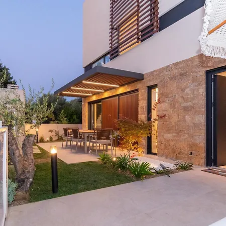 Sithoniars Luxury Three Floors With Private Pool & Garden *