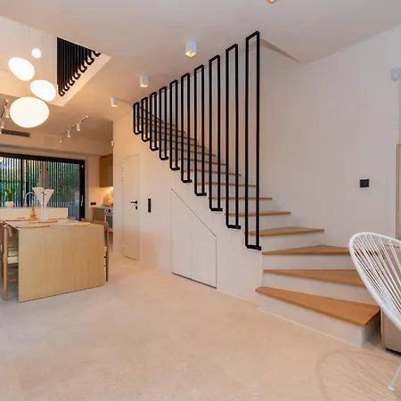 Sithoniars Luxury Three Floors With Private Pool & Garden