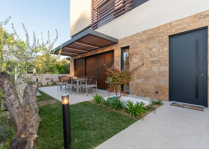 Sithoniars Luxury Three Floors With Private Pool & Garden Nikiti (Sithonia)