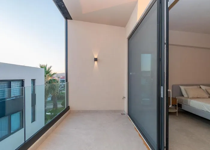 Villa Sithoniars Luxury Three Floors With Private Pool & Garden