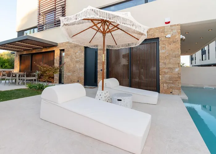Villa Sithoniars Luxury Three Floors With Private Pool & Garden *