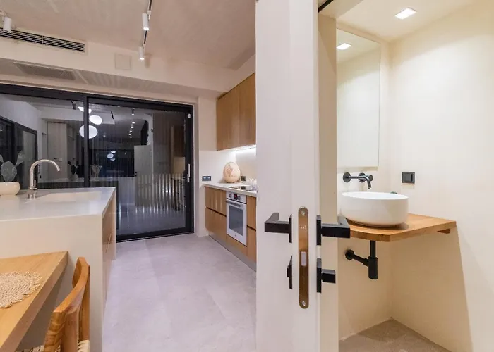 Villa Sithoniars Luxury Three Floors With Private Pool & Garden