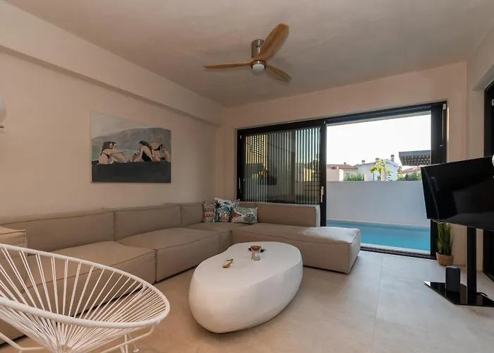 Sithoniars Luxury Three Floors With Private Pool & Garden