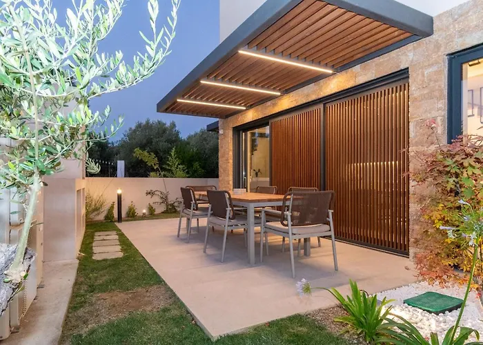Villa Sithoniars Luxury Three Floors With Private Pool & Garden *