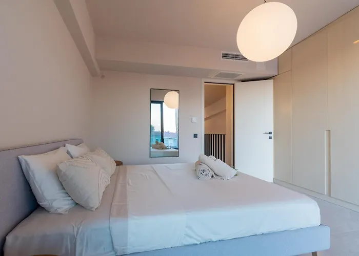 Villa Sithoniars Luxury Three Floors With Private Pool & Garden *