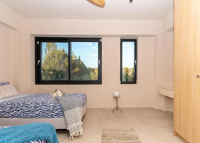 Sithoniars Luxury Three Floors With Private Pool & Garden
