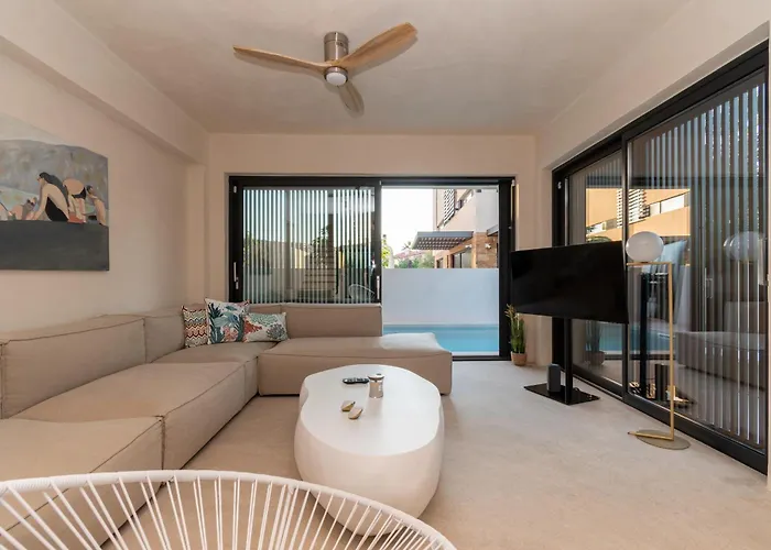 Villa Sithoniars Luxury Three Floors With Private Pool & Garden