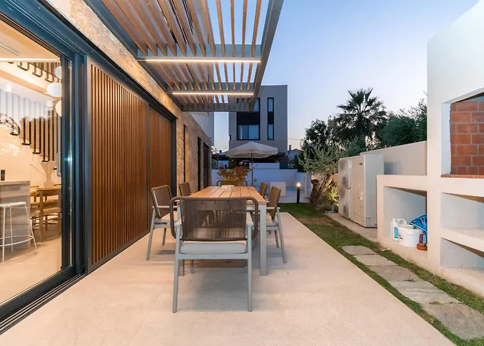 Villa Sithoniars Luxury Three Floors With Private Pool & Garden