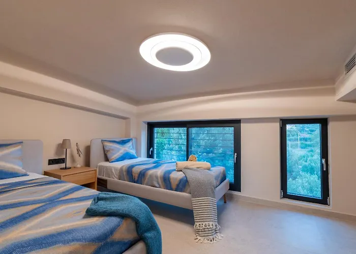 Villa Sithoniars Luxury Three Floors With Private Pool & Garden