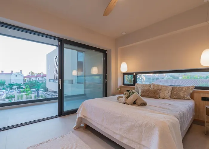 Villa Sithoniars Luxury Three Floors With Private Pool & Garden