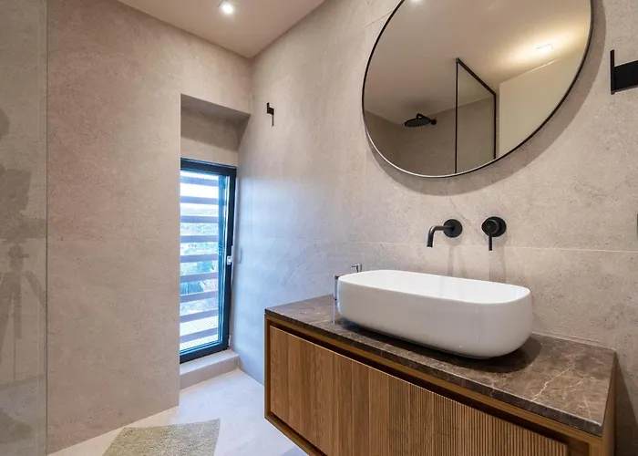 Villa Sithoniars Luxury Three Floors With Private Pool & Garden *