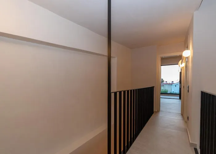 Sithoniars Luxury Three Floors With Private Pool & Garden