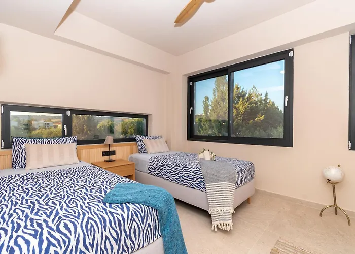 Villa Sithoniars Luxury Three Floors With Private Pool & Garden