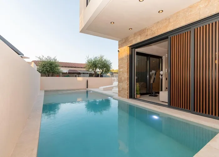 Sithoniars Luxury Three Floors With Private Pool & Garden *